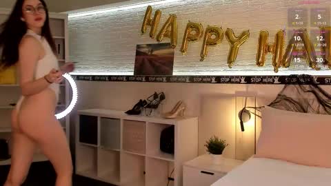 Snapshot of _emiliaa_ chatting on 11.01.25 Milana online show from 11.01.25