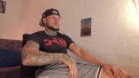 Snapshot of _emilio_escobar chatting on 10.07.25 Emilio online show from 10.07.25