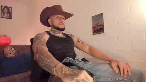 Snapshot of _emilio_escobar chatting on 10.12.25 Emilio online show from 10.12.25