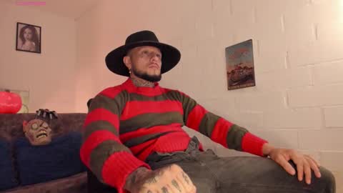 Snapshot of _emilio_escobar chatting on 10.13.25 Emilio online show from 10.13.25