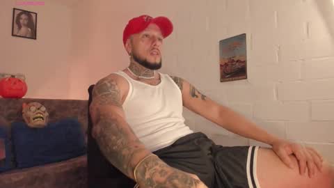 Snapshot of _emilio_escobar chatting on 10.14.25 Emilio online show from 10.14.25