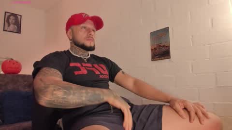 Snapshot of _emilio_escobar chatting on 10.16.25 Emilio online show from 10.16.25