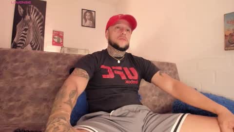 Snapshot of _emilio_escobar chatting on 11.03.25 Emilio online show from 11.03.25