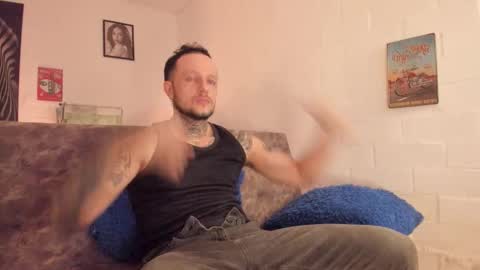 Snapshot of _emilio_escobar chatting on 11.19.25 Emilio online show from 11.19.25