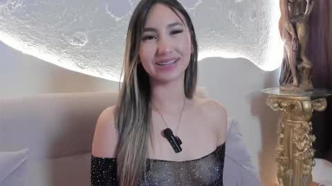 Snapshot of _emmawalka chatting on 10.10.25 _emmawalka online show from 10.10.25