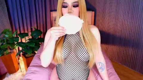 _empressvalerie_ online show from 06.04.26