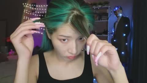 EveEva online show from 10.15.25