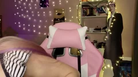 EveEva online show from 02.09.26