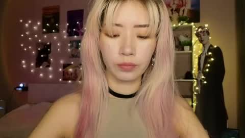 EveEva online show from 04.18.26