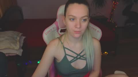 Snapshot of _evellyn_ chatting on 12.17.24 Evie online show from 12.17.24
