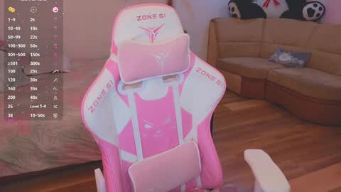 Snapshot of _evellyn_ chatting on 01.09.25 Evie online show from 01.09.25