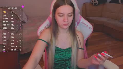 Snapshot of _evellyn_ chatting on 02.18.25 Evie online show from 02.18.25