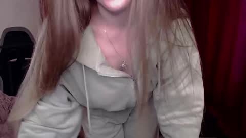Snapshot of _evellyn_ chatting on 09.12.25 Evie online show from 09.12.25