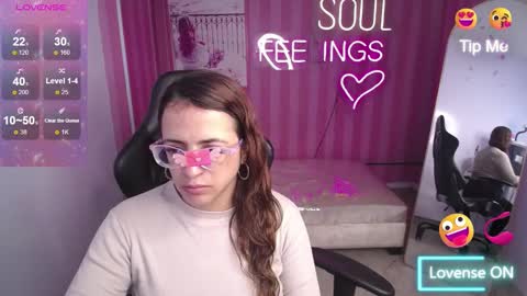 Snapshot of _evoni_b chatting on 09.19.25 evoni online show from 09.19.25