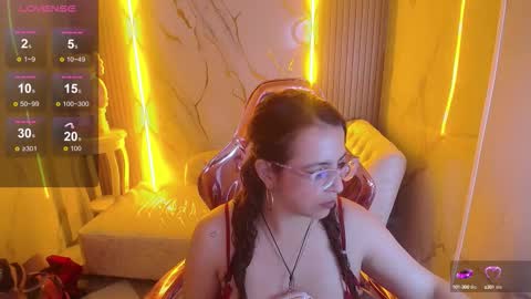 Snapshot of _evoni_b chatting on 10.07.25 evoni online show from 10.07.25