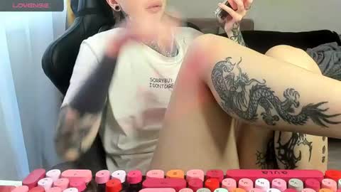 Snapshot of _feralberry__ chatting on 06.28.26 Alis online show from 06.28.26
