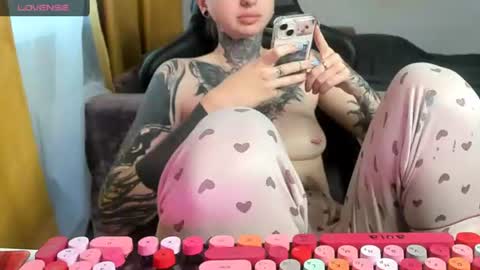 Snapshot of _feralberry__ chatting on 07.06.26 Alis online show from 07.06.26