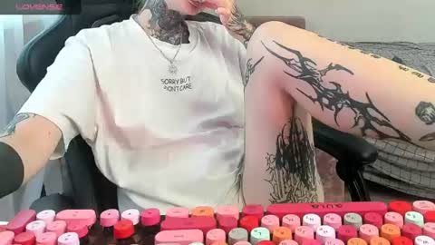 Snapshot of _feralberry__ chatting on 07.20.26 Alis online show from 07.20.26
