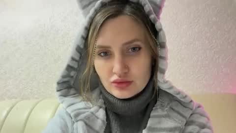 Snapshot of _florinika_ chatting on 10.30.25 Flora online show from 10.30.25