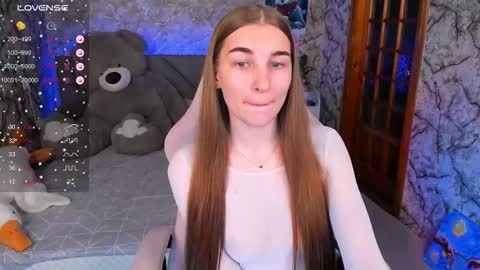 Snapshot of _flowersweet_ chatting on 11.04.25 Kate online show from 11.04.25