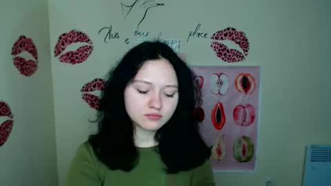 Snapshot of _foxy_lady chatting on 11.06.25 Alice online show from 11.06.25