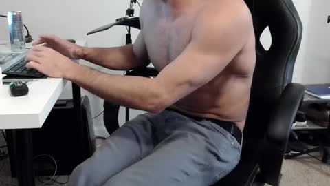 Snapshot of _full_sender chatting on 03.01.25 Full Sender online show from 03.01.25