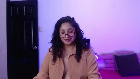 Gia Independent model online show from 12.17.25