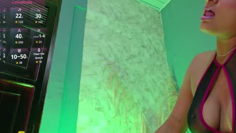 Snapshot of _gretta1 chatting on 10.02.25 Gretta online show from 10.02.25