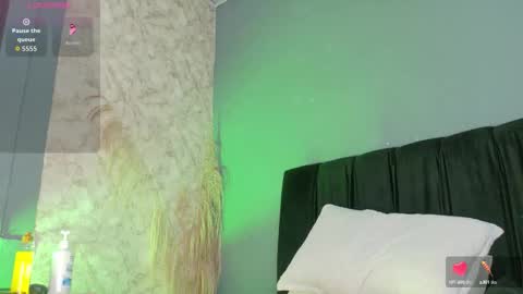 Snapshot of _gretta1 chatting on 10.10.25 Gretta online show from 10.10.25