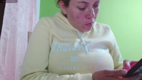 Snapshot of _honey1_ chatting on 02.11.26 Honey online show from 02.11.26