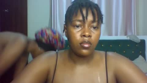 Snapshot of _honey_bloom chatting on 02.22.26 _honey_bloom online show from 02.22.26