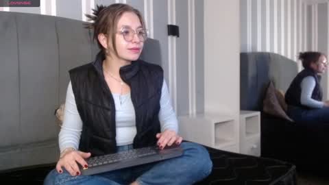 Snapshot of _isaabellaa chatting on 12.31.24 Isa online show from 12.31.24