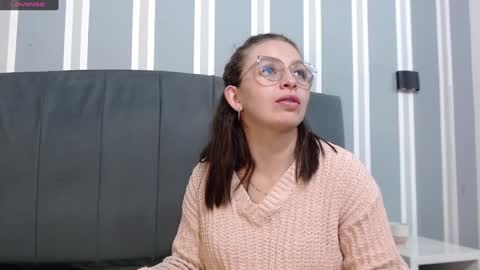 Snapshot of _isaabellaa chatting on 01.06.25 Isa online show from 01.06.25