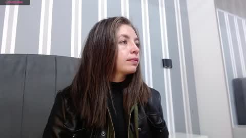 Snapshot of _isaabellaa chatting on 01.08.25 Isa online show from 01.08.25