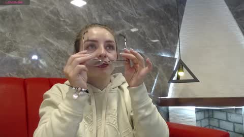 Snapshot of _isaabellaa chatting on 01.18.25 Isa online show from 01.18.25