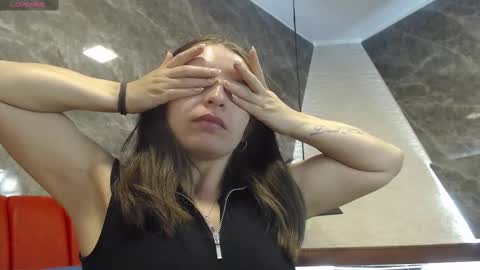 Snapshot of _isaabellaa chatting on 02.10.25 Isa online show from 02.10.25