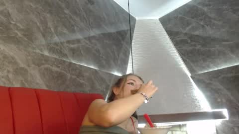 Snapshot of _isaabellaa chatting on 02.11.25 Isa online show from 02.11.25