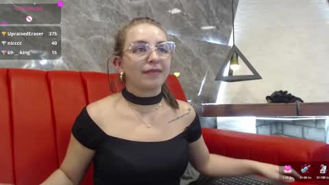 Snapshot of _isaabellaa chatting on 02.14.25 Isa online show from 02.14.25