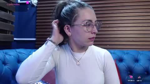 Snapshot of _isaabellaa chatting on 02.17.25 Isa online show from 02.17.25