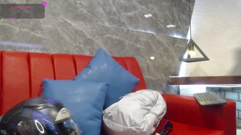 Snapshot of _isaabellaa chatting on 03.12.25 Isa online show from 03.12.25