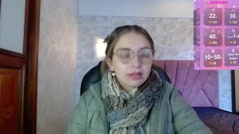 Snapshot of _isaabellaa chatting on 10.17.25 Isa online show from 10.17.25