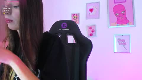 Snapshot of _ivanna_volk chatting on 10.13.25 Ivanna online show from 10.13.25