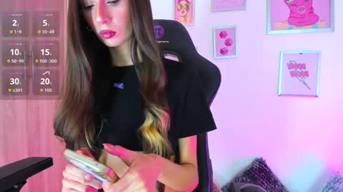 Snapshot of _ivanna_volk chatting on 10.28.25 Ivanna online show from 10.28.25