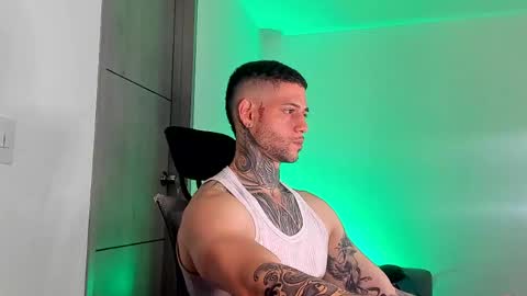 Snapshot of _jamesleandros chatting on 05.28.26 jeison online show from 05.28.26