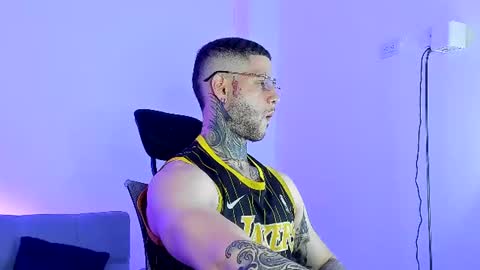 Snapshot of _jamesleandros chatting on 06.19.26 jeison online show from 06.19.26