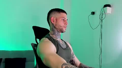 Snapshot of _jamesleandros chatting on 07.05.26 jeison online show from 07.05.26