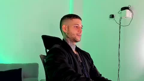 Snapshot of _jamesleandros chatting on 07.07.26 jeison online show from 07.07.26