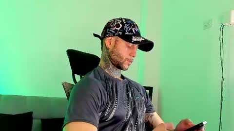 Snapshot of _jamesleandros chatting on 07.27.26 jeison online show from 07.27.26