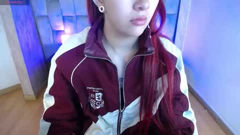 Snapshot of _johana18 chatting on 09.29.25 Mia online show from 09.29.25