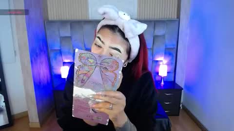 Snapshot of _johana18 chatting on 10.10.25 Mia online show from 10.10.25